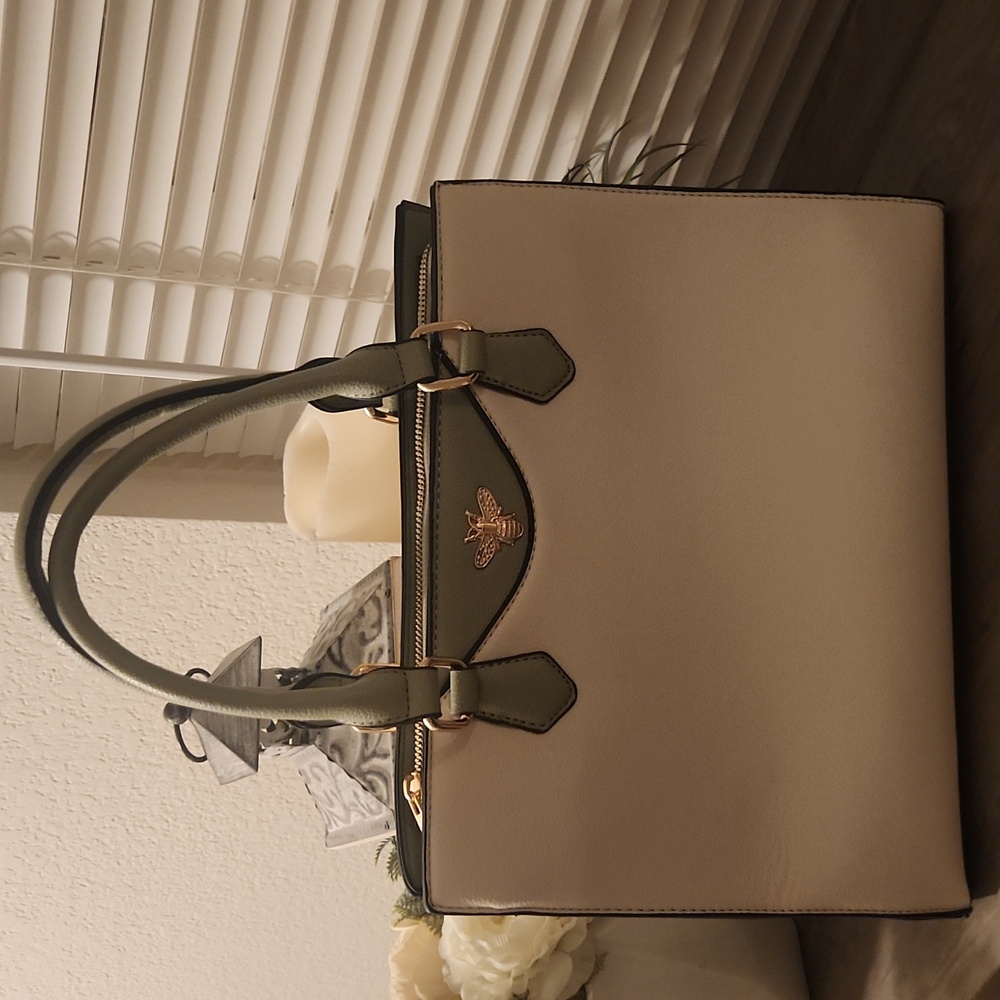 ISA CAPI Sage & Cream Purse - Picture 1 of 11